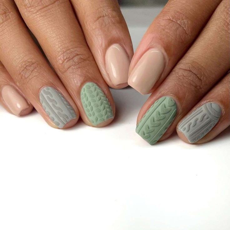 Te contamos el paso a paso para una manicura perfecta con efecto jersey