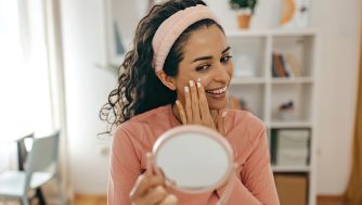 Prepara tu piel antes de maquillarte con las mejores cremas faciales