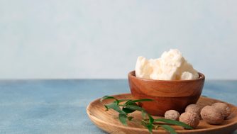 Labios hidratados y radiantes con manteca de karité con Liposan