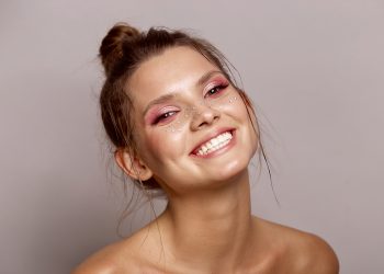 Atenta a los productos de makeup que necesitas para conseguir el maquillaje coquette más viral