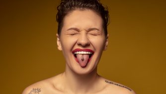 Los tipos de piercing en la lengua más comunes (y cómo se hacen)
