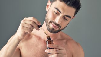 Los mejores productos skincare de hombres para regalar en el Día del Padre