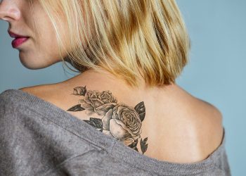 Te contamos la historia de los tatuajes con flores y por qué triunfan tanto debido a sus símbolos.