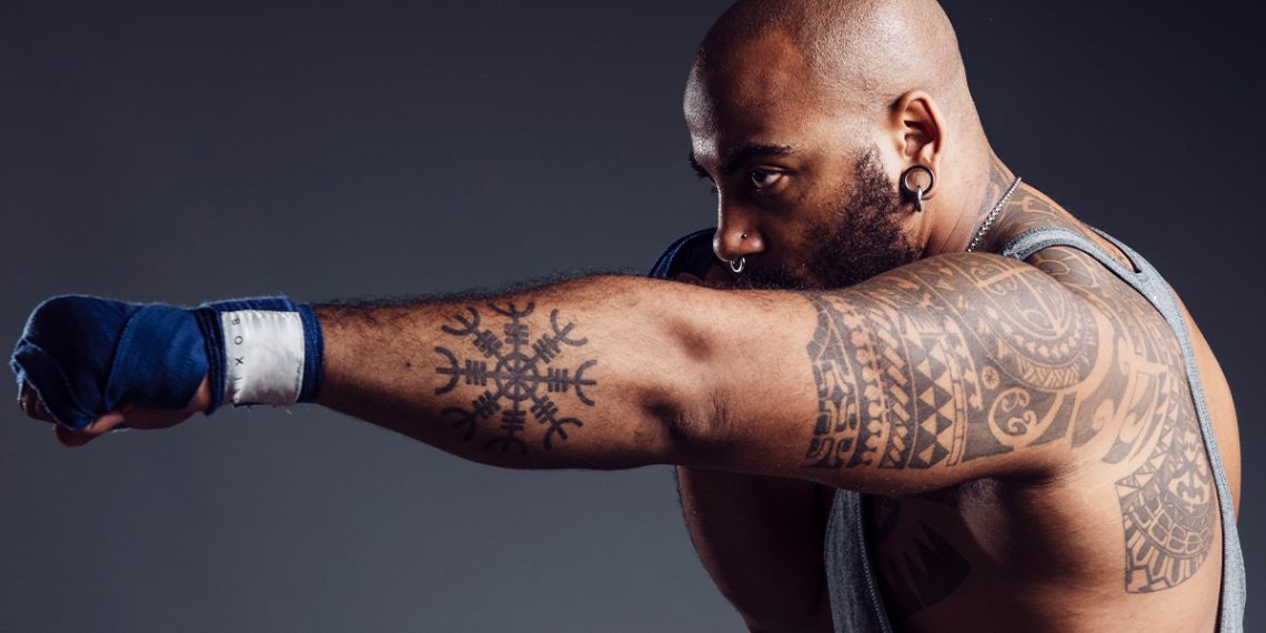 Te contamos la historia de los tatuajes maoríes y por qué triunfan tanto debido a sus símbolos.