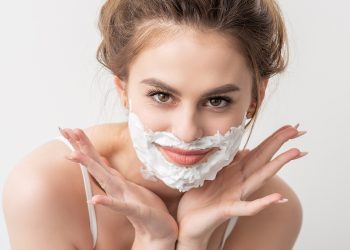 Cómo aclarar vello facial con agua oxigenada