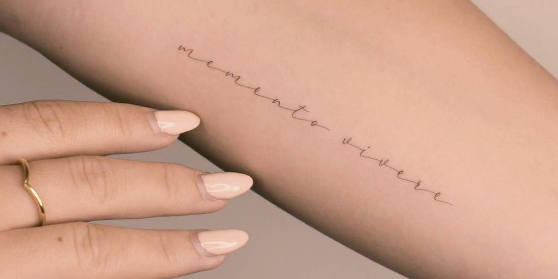 Te contamos el significado de los tatuajes con frases cortas