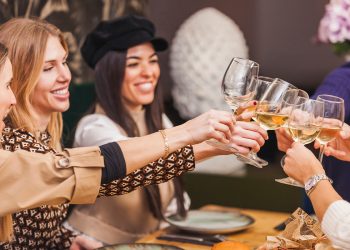 Si tienes una cena de empresa a la vista, atenta, porque este es el maquillaje