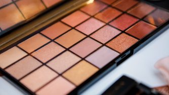 Rebajas de primavera en los mejores productos de maquillaje para tus ojos: nuestros favoritos