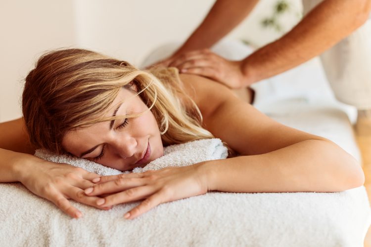 Dolor de espalda: cómo hacer un masaje