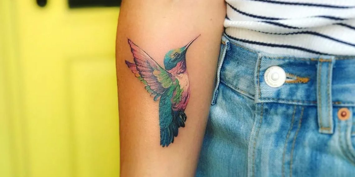 Te contamos el significado de los tatuajes con colibrís