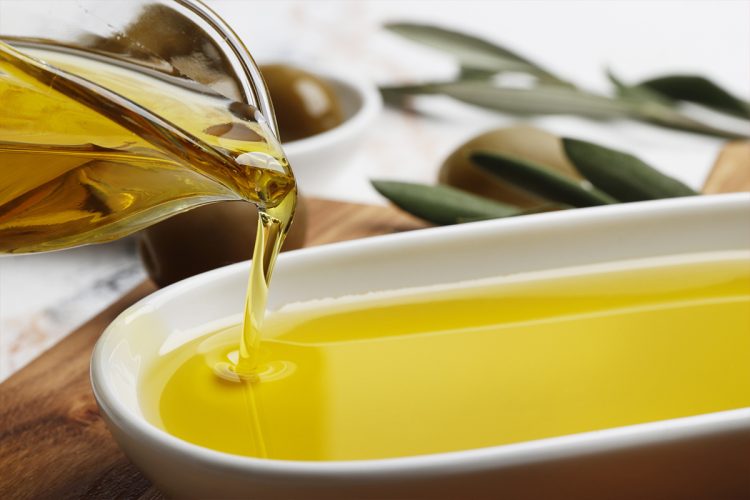 Todo lo que debes saber al aplicarte aceite de oliva en tu rostro