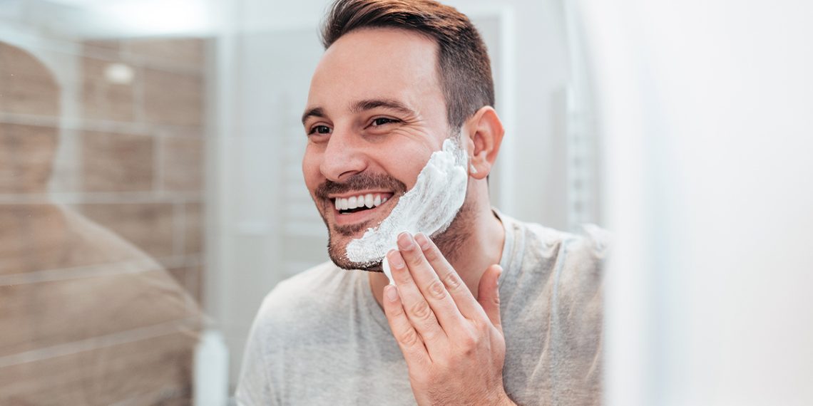 Granos después de afeitarse: por qué salen y cómo eliminarlos