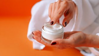 Prepara tu piel con las mejores cremas faciales de las rebajas de verano que están recomendados por expertos