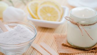 Cómo hacer un desodorante de bicarbonato en casa (y todo lo que debes tener en cuenta)