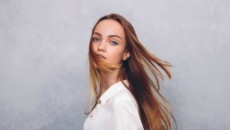 Tengo poco pelo y muy fino ¿cómo puedo disimularlo?