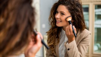 Da color y cuida tu piel con extracto revitalizante de magnolia con Deborah Milano