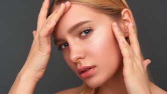 Los mejores consejos y productos para reducir la flacidez facial