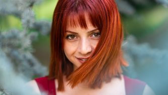 ¿Frente grande? Los mejores trucos para disimularla (sin necesidad de tener flequillo)