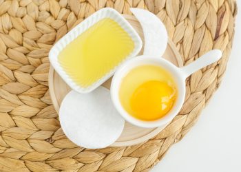 Mascarilla de aceite de oliva y huevo: beneficios y cómo hacerla