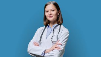 Los mejores productos que recomiendan los dermatólogos con descuento en las rebajas de verano