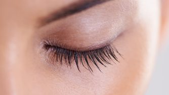 Párpados hinchados: los mejores remedios caseros para bajar la inflamación que funcionan