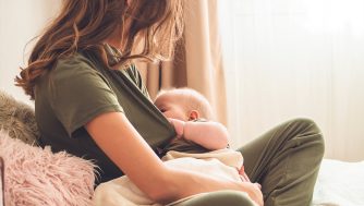 Guía completa: todo lo que no deberías hacer durante la lactancia