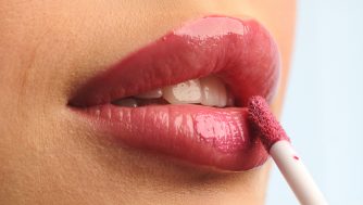 La nueva tendencia para tus labios: qué es el overlip y cómo se hace