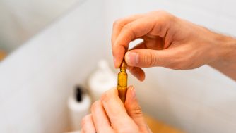 Los 10 mejores activos anticaída para tu cabello y productos que te ayudarán