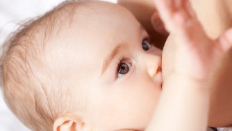 Guía completa: cómo cambian tus pechos durante el embarazo y la lactancia