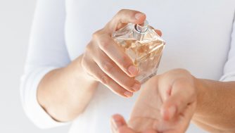 Qué hacer y qué no hacer cuando te echas perfume