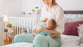 Los mejores productos para cuidar tus pechos durante la lactancia