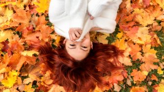 Los colores que serán tendencia este otoño 2025 para tu cabello