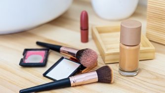 Los 7 mejores productos que debes tener sí o sí para un maquillaje demure