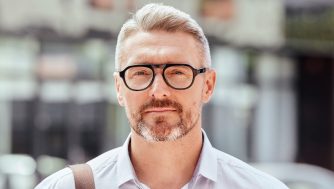 5 cortes de pelo que serán tendencia en otoño para hombres de más de 50