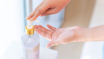 Lubricantes en menopausia: beneficios y cuáles son los 5 mejores en 2025