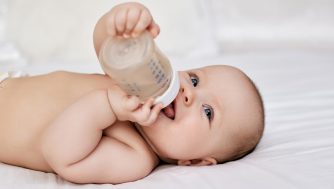 Los diferentes tipos de tetinas para biberón que podrás encontrar en el mercado