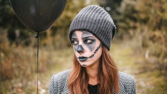 Paso a paso para hacerte un maquillaje de calavera para Halloween 2025