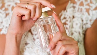 Los 16 mejores perfumes caros de mujer para invertir en 2025 según los expertos