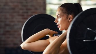 Los beneficios a largo plazo que tiene el entrenamiento de fuerza en mujeres