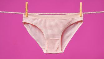 Cómo lavar una braga menstrual