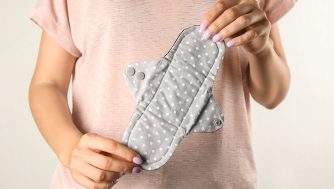 Cómo lavar adecuadamente una compresa de tela reutilizable