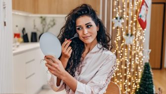 Cómo hacer paso a paso un maquillaje de comida familiar elegante y discreto