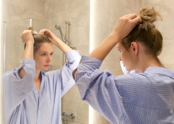 Rutina de noche para el cabello: paso a paso y según tu tipo de pelo