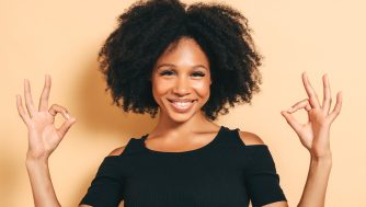 Los 8 mejores champús para cuidar tu pelo afro