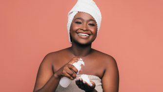 Gel o espuma para el cabello: diferencias y por qué escoger uno u otro