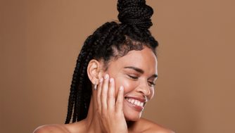 Si tienes el pelo afro, estos son los 6 peinados más bonitos (y sencillos) que puedes hacerte