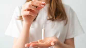 Todos los peligros del uso del tampón y por qué debes buscar alternativas