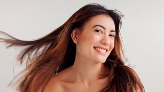 Paso a paso para usar un champú despigmentante