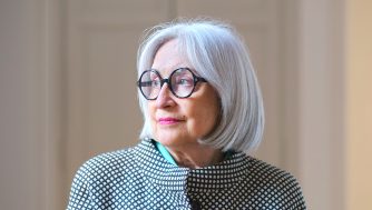 ¿Por qué salen las canas? Si alguina vez te has preguntado esto, te lo contamos aquí