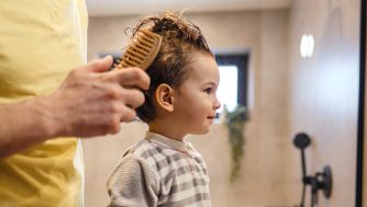 Empezar a tratar la caída del cabello desde la infancia: todo lo que debes saber